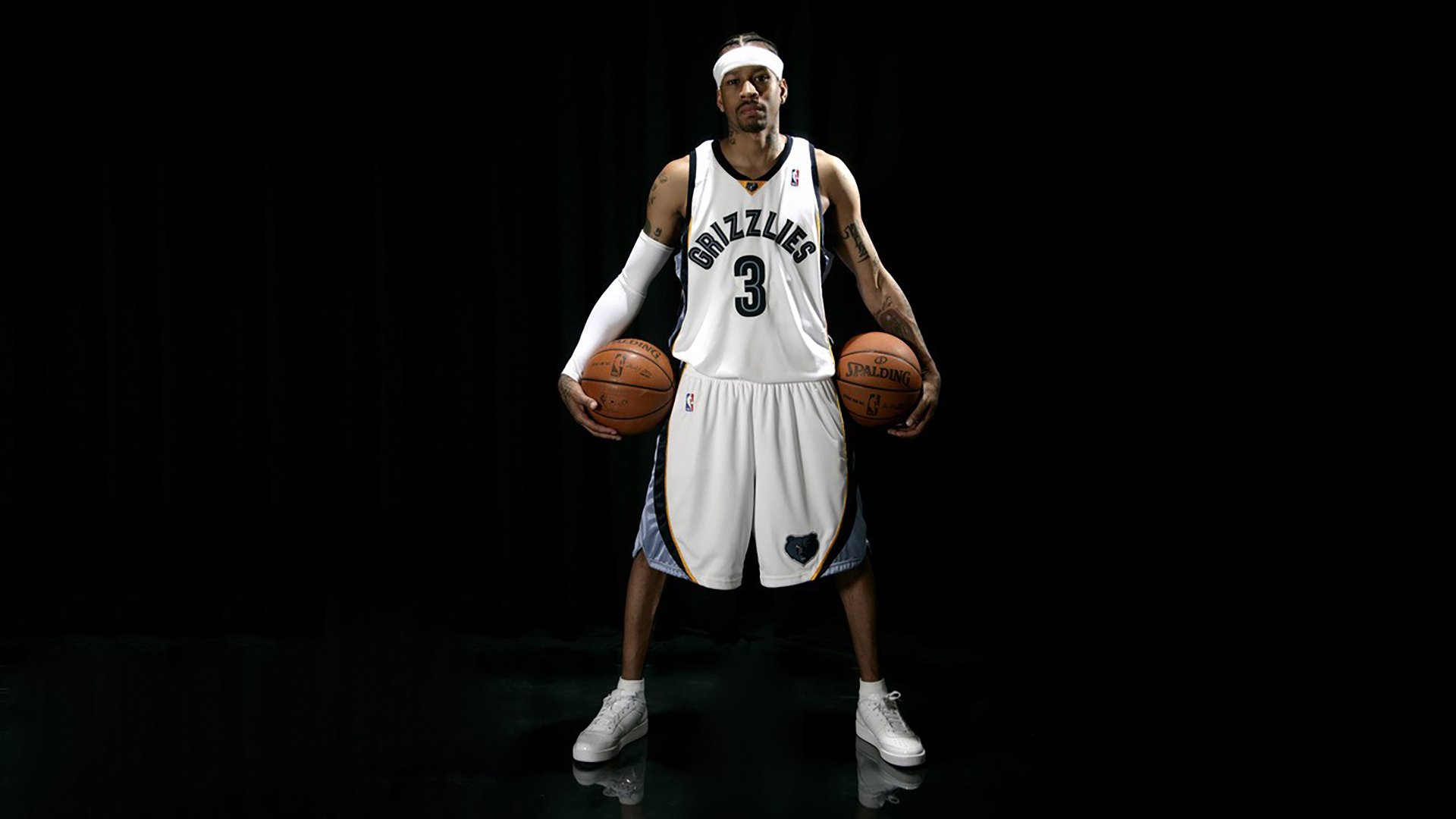 两队风格迥异,对抗看点十足,两名对抗的队员